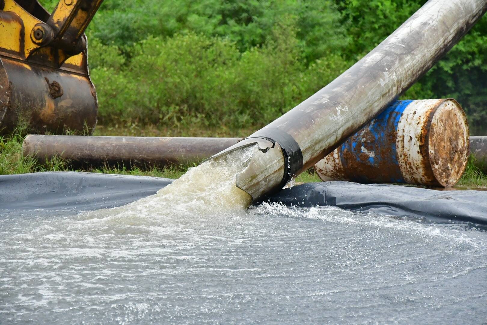 CASTELLI: AVANZA EL DRENAJE TRAS LAS INTENSAS LLUVIAS Y EL MUNICIPIO CONTINÚA CON TRABAJOS EN ZONAS AFECTADAS