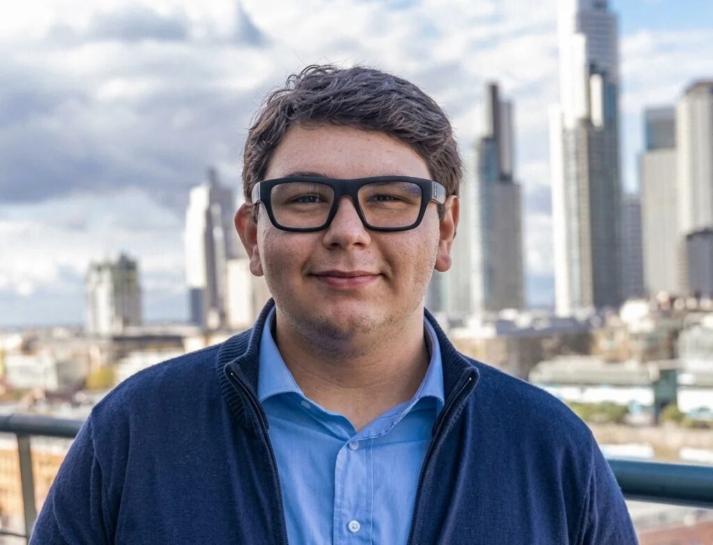 Un tuitero libertario, sin experiencia y con sueldo millonario: la polémica designación en Nucleoeléctrica