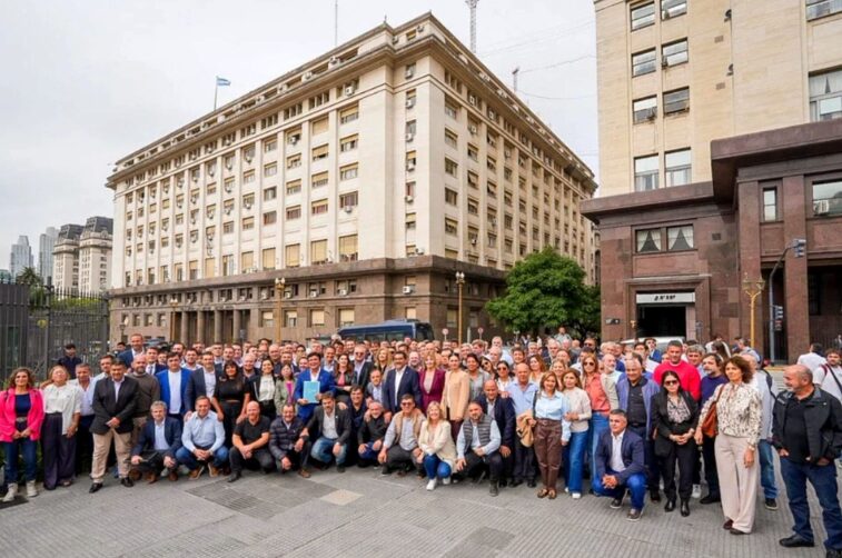 Intendentes del peronismo bonaerense volverán a marchar por fondos del Servicio Alimentario Escolar adeudados por Nación
