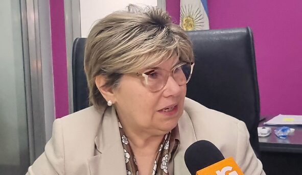 Naidenoff habló de “normalidad” en las clases en medio de amenazas, pero evitó referirse al reclamo salarial docente