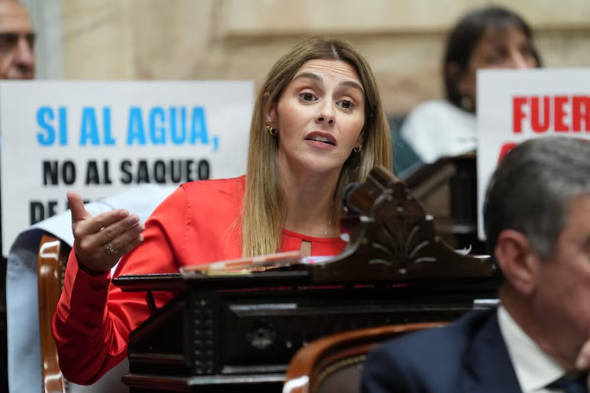 Marcela Pagano amplió la denuncia contra Manuel Adorni y apuntó a una “ruta del dinero” hacia el exterior