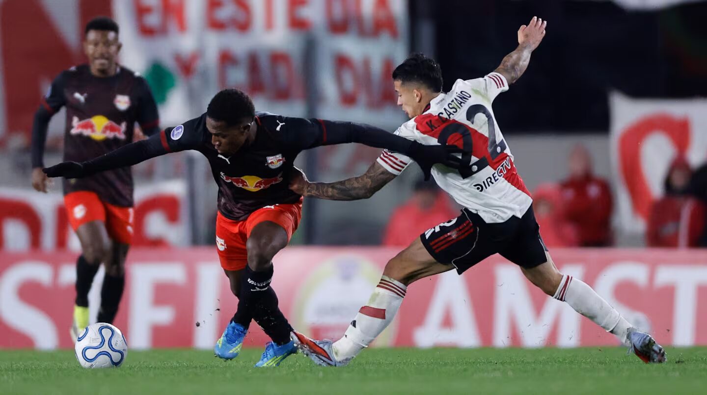 River rescató un empate agónico ante Bragantino y aseguró la clasificación