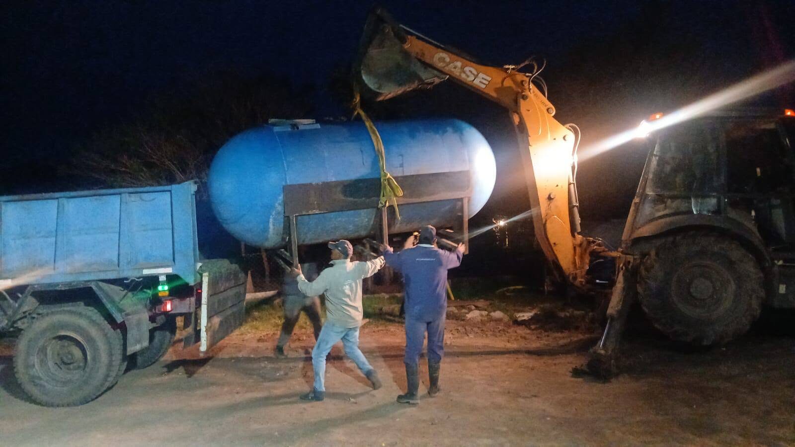 Capitán Solari mantiene el operativo semanal de distribución de agua potable en la zona rural