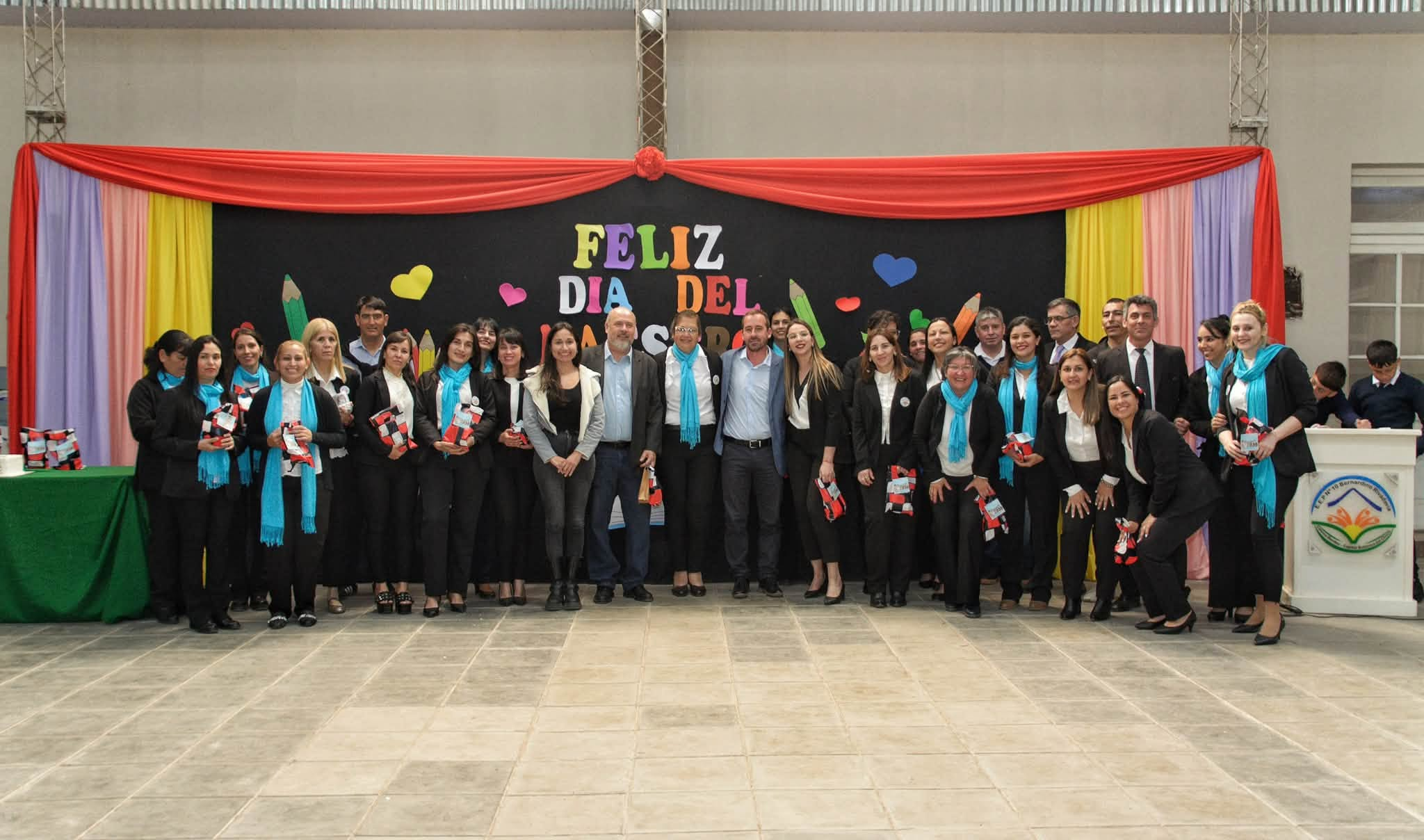 Javier Martínez acompañó en Colonia Benítez la celebración por el Día del Maestro