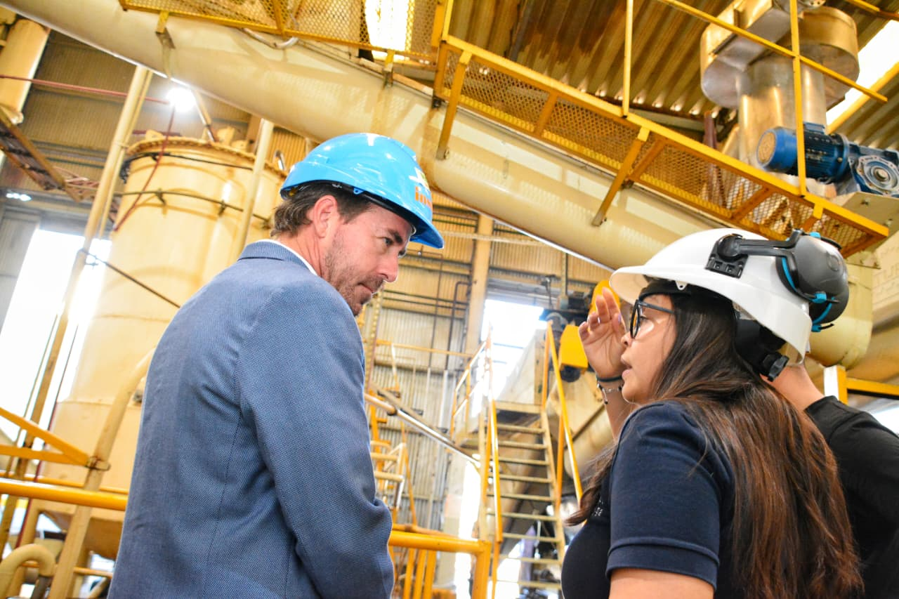 Javier Martínez visitó Insuga Chaco y destacó el aporte de la industria al empleo local